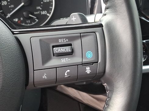 Used 2025 Nissan Pathfinder SL AWD/4WD image 23