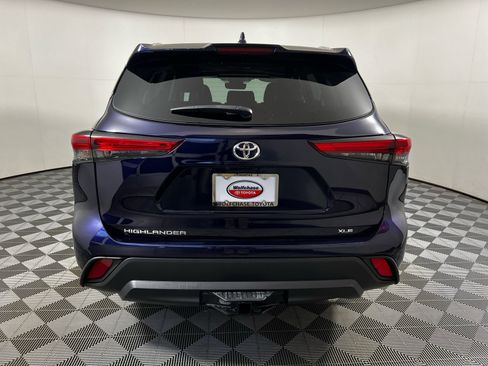 Certified 2023 Toyota Highlander XLE image 5