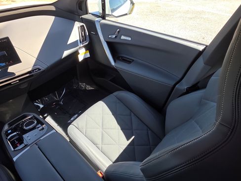 New 2026 BMW iX xDrive45 w/ M Sport Package image 27