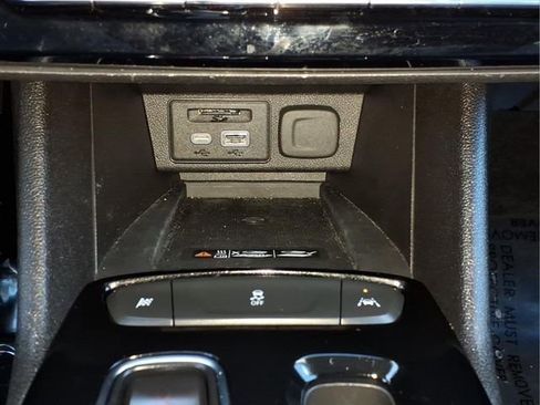 Used 2022 Chevrolet Bolt EUV LT w/ Convenience Package image 18