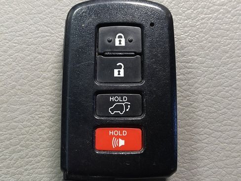 Used 2019 Toyota Highlander XLE image 32