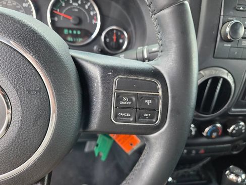 Used 2017 Jeep Wrangler Sport w/ Connectivity Group AWD/4WD image 28