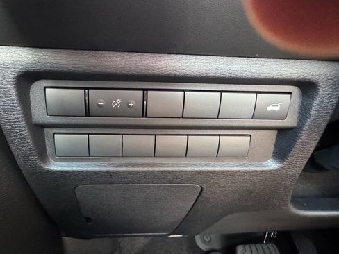 New 2025 Mitsubishi Outlander SE image 24