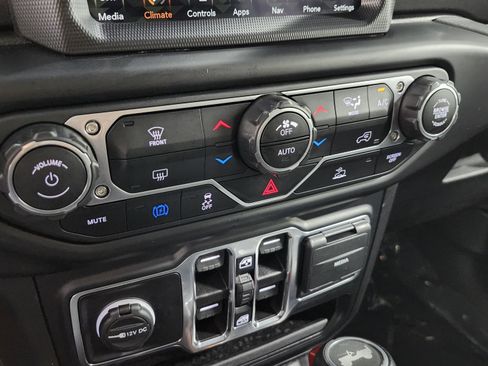 Used 2023 Jeep Wrangler Sahara image 34