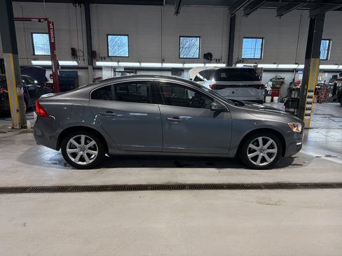 Used 2016 Volvo S60 T5 Premier image 4