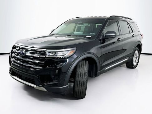 Used 2025 Ford Explorer Active w/ Active Comfort Package AWD/4WD image 2