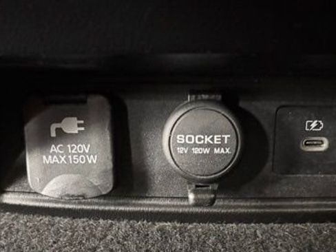 Used 2021 Nissan Armada SL w/ Captain's Chairs Package image 16