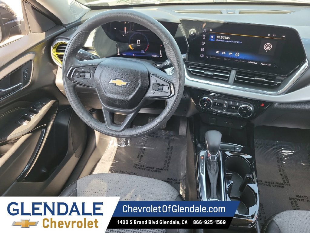 Used 2025 Chevrolet Trax LT FWD image 15