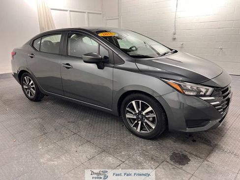 Used 2025 Nissan Versa SV FWD image 2