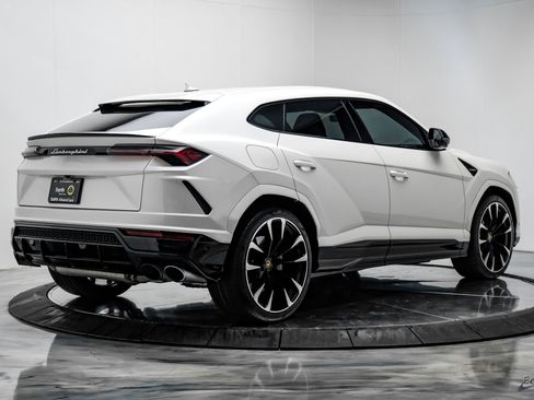 Used 2022 Lamborghini Urus image 17