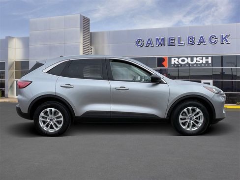 Used 2022 Ford Escape SE image 6