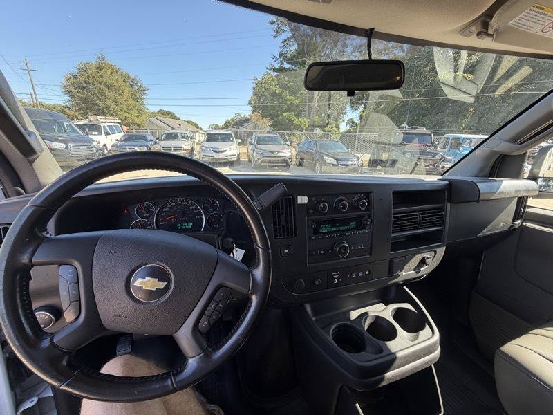 Used 2022 Chevrolet Express 3500 w/ Driver Convenience Package RWD image 19