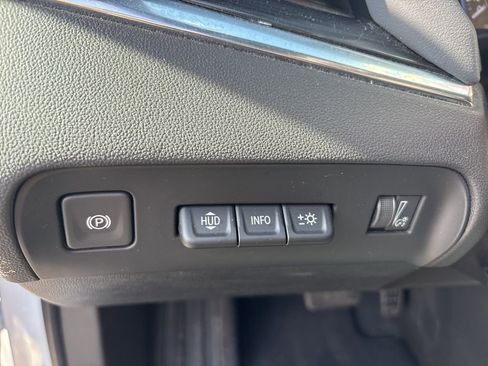 Used 2022 Buick Enclave Premium FWD image 15