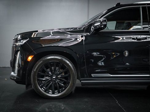 Used 2023 Cadillac Escalade Premium Luxury w/ Performance Package AWD/4WD image 5