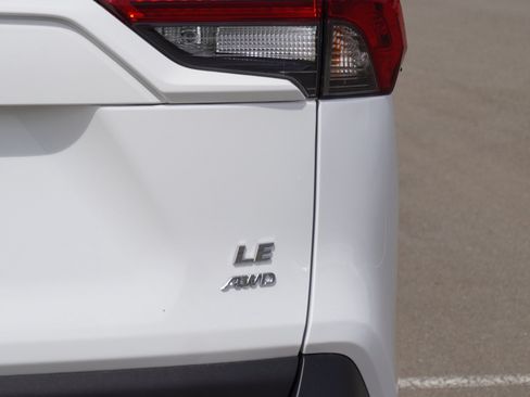 Used 2025 Toyota RAV4 LE AWD/4WD image 10