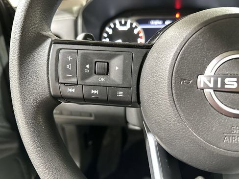 Used 2023 Nissan Rogue SV image 29