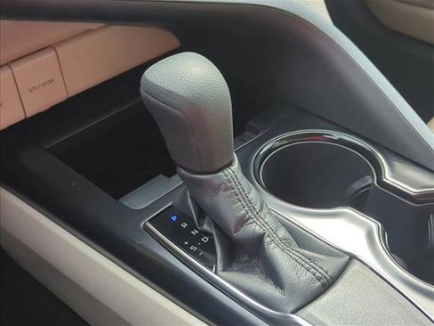 Used 2020 Toyota Camry LE image 15