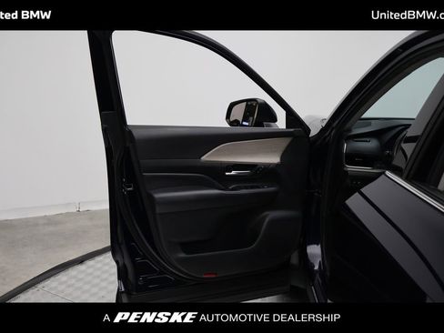 Used 2024 Toyota Grand Highlander AWD image 12