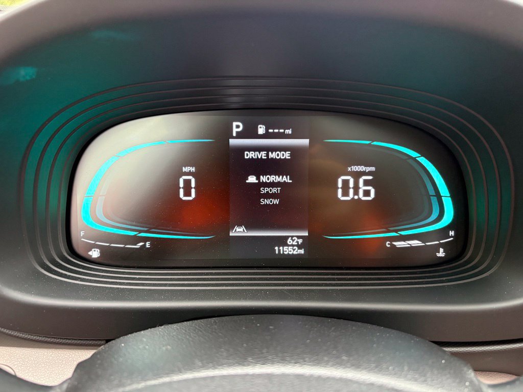 Used 2024 Hyundai Venue SEL FWD image 4