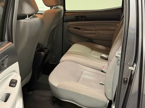 Used 2014 Toyota Tacoma 4x4 Double Cab w/ SR5 Package image 9