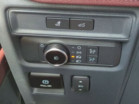 Used 2022 Ford Expedition Limited AWD/4WD image 28