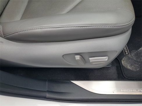 Used 2022 Toyota Highlander Platinum image 39