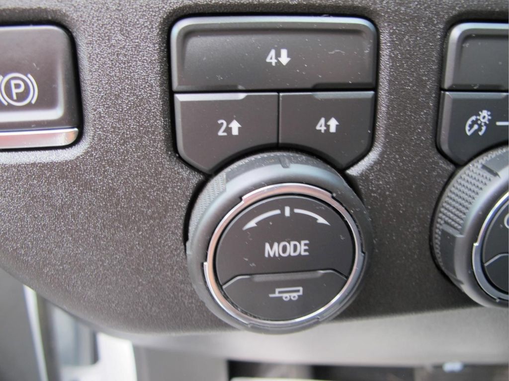 Used 2025 Chevrolet Silverado 2500 LT w/ Convenience Package AWD/4WD image 13