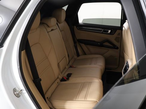 Used 2022 Porsche Cayenne GTS image 33