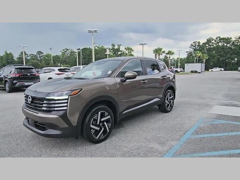 Used 2025 Nissan Kicks SV FWD image 23