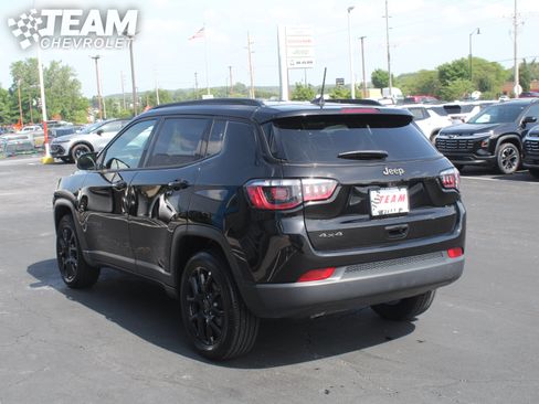 Used 2025 Jeep Compass Latitude w/ Convenience Group AWD/4WD image 6
