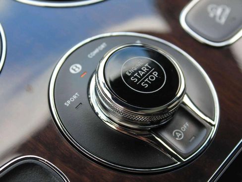 Used 2024 Bentley Bentayga Extended Wheelbase image 38