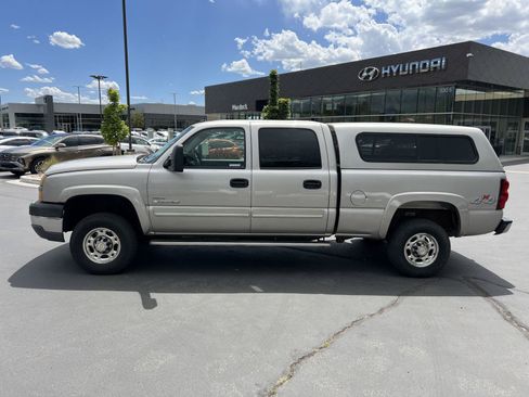Used 2005 Chevrolet Silverado 2500 LT w/ Heavy-Duty Power Package AWD/4WD image 12