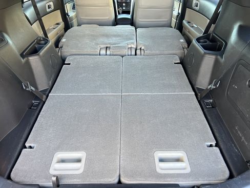 Used 2015 Ford Explorer XLT w/ Equipment Group 202A image 23