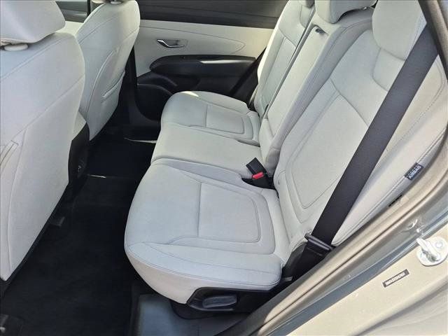 Certified 2025 Hyundai Tucson SE FWD image 19