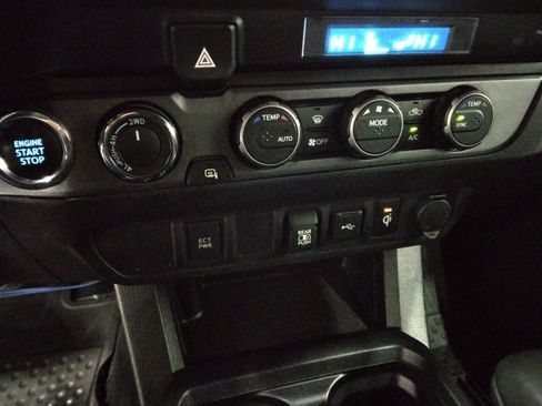 Used 2021 Toyota Tacoma TRD Off-Road image 18