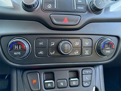 Used 2019 GMC Terrain SLT w/ Preferred Package image 19