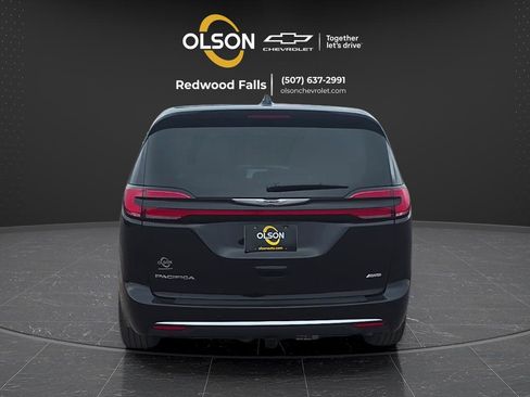 Used 2025 Chrysler Pacifica Select AWD/4WD image 7