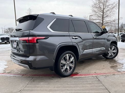 Used 2024 Toyota Sequoia Capstone image 6
