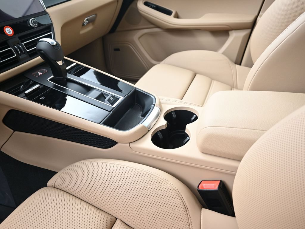 Certified 2026 Porsche Macan AWD/4WD image 22