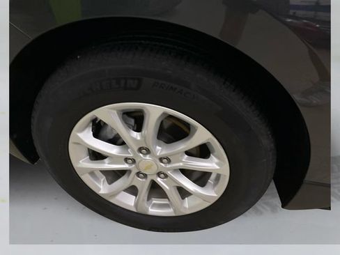 Used 2021 Chevrolet Equinox LT FWD image 19