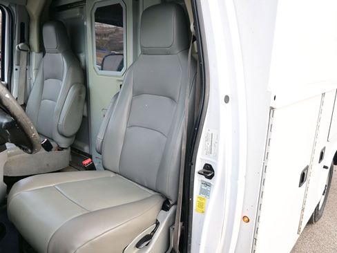 Used 2017 Ford E-350 and Econoline 350 Super Duty w/ Power Windows & Locks Group image 17