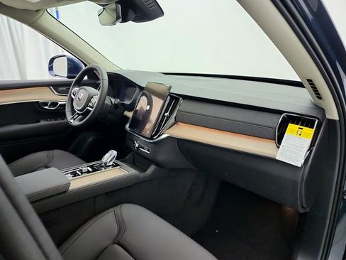 New 2026 Volvo XC90 B5 Core image 17