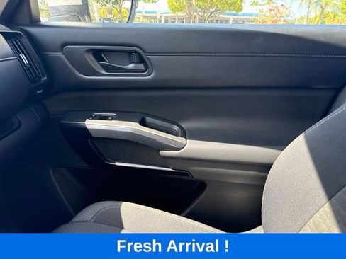 Used 2025 Nissan Pathfinder SV FWD image 12