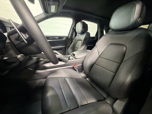 Certified 2026 Porsche Cayenne E-Hybrid AWD/4WD image 5