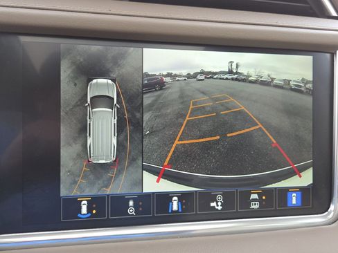 Used 2022 GMC Yukon XL Denali image 11