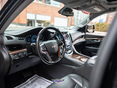 Used 2020 Cadillac Escalade Premium Luxury image 13