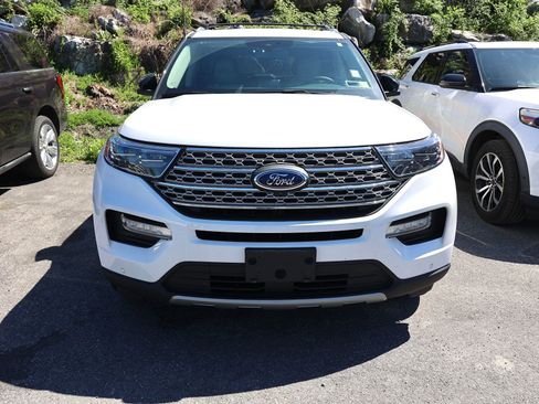 Used 2023 Ford Explorer Limited w/ Limited Technology Package AWD/4WD image 2