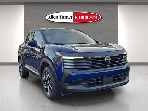 Used 2025 Nissan Kicks SV image 2