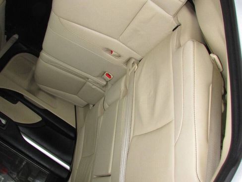 Used 2019 Toyota Highlander XLE image 28