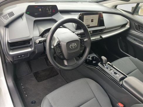 Used 2025 Toyota Prius LE image 12